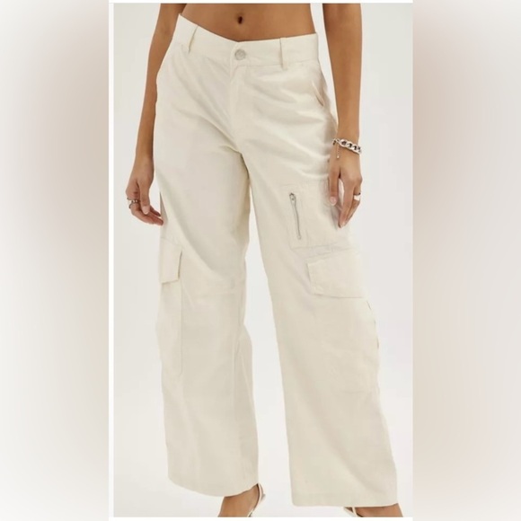 BDG Urban Outfitters Cargo Pants-Size 12
Five Front Pockets-Two Back Pockets - Picture 2 of 16